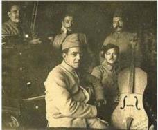Centenaire de la 1ère guerre mondiale Génicourt (Meuse), 25 octobre 1916 assis de gauche à droite : Henri Magne et Maurice Marcéhal. DR